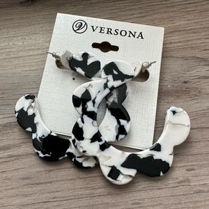 NWT Versona Tortoise Shell/Cow Print Black & White Scalloped Hoop Earrings